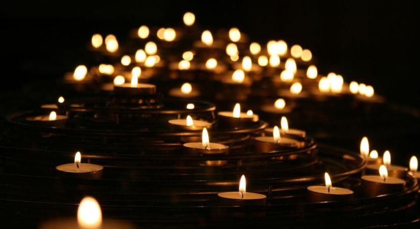 Rendőrök és polgárőrök vigyáznak a mindenszentek biztonságára Tatán