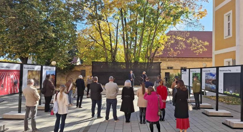 „A fény bennünk van” címmel szabadtéri kiállítás nyílt Kalocsán
