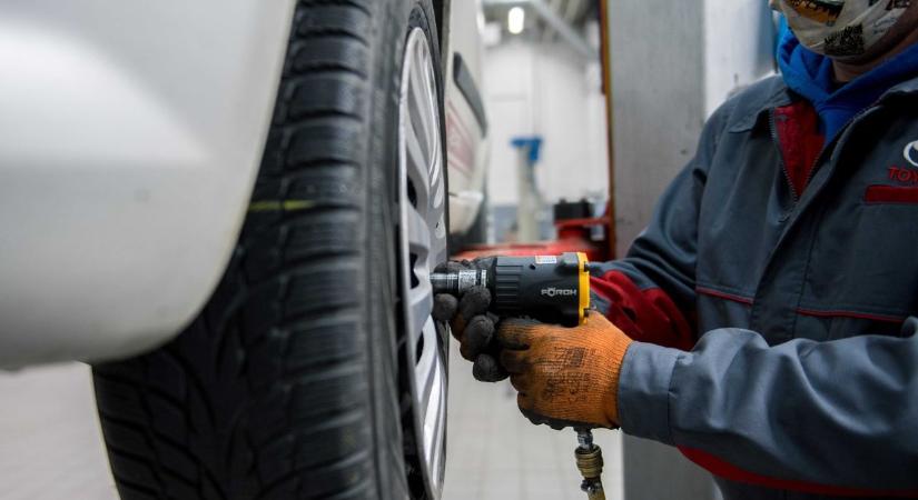 Gumicsere: eljött az idő? Mutatjuk, megéri-e már most télire váltani, de mi a helyzet a négyévszakos gumikkal?