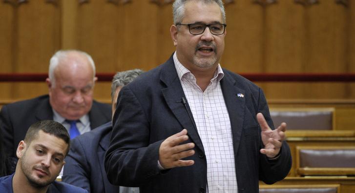 „Elég volt a hallgatásból” – a Demokratikus Koalíció vitanapot akar a devizahitelesekért