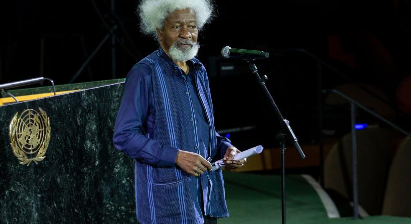 Trumpot kritizálta a Nobel-díjas író, visszavonták a vízumát