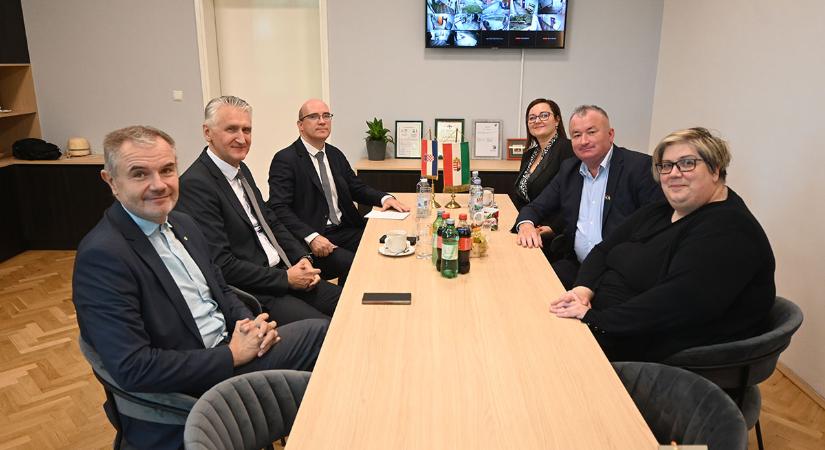 Államtitkári látogatás magyar iskoláinkban