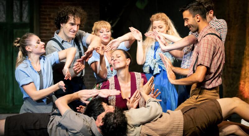 Novemberben búcsúzik a világszerte sikeres musical, a Vértestvérek a József Attila Színházban