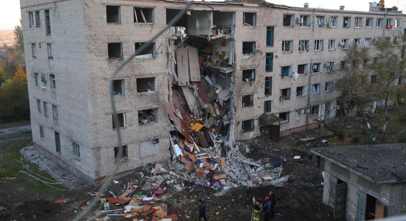 Az orosz hadsereg 150 drónt és egy ballisztikus rakétát vetett be ukrajnai célpontok ellen