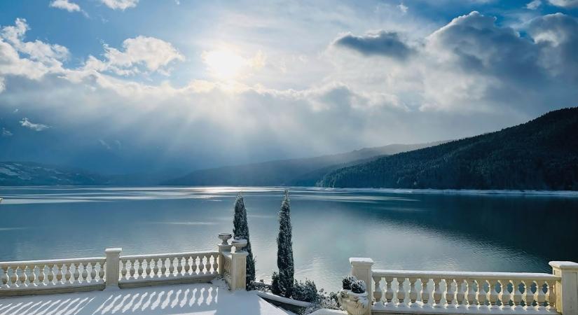 A Kárpátok lelke a Bicaz-tó partján – Grădinile Romane