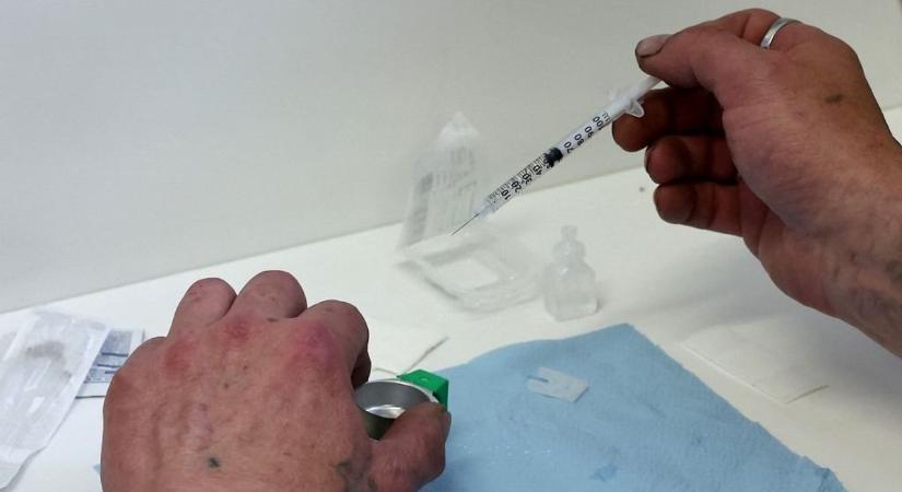 Gyógyszermaffiát kapcsoltak le a rendőrök: a bűnözők illegális kísérleteket is végeztek