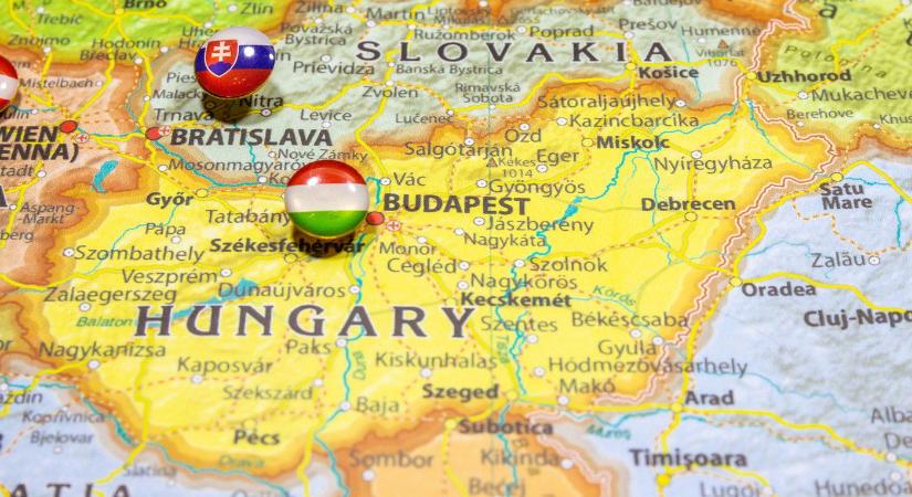 Példátlan dolog jelent meg Magyarországon, mindenki azonnal a kamerájáért nyúlt, egy kisvárosban az utcán szúrták ki