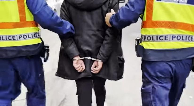 Többször meggyűlt már a baja törvénnyel a két fiúnak, akik halálra vertek egy férfit a hajdúnánási buszmegállóban – videóval