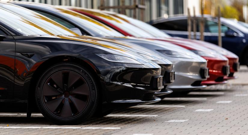 Botrány, meztelen képeket kért egy kisfiútól egy Tesla