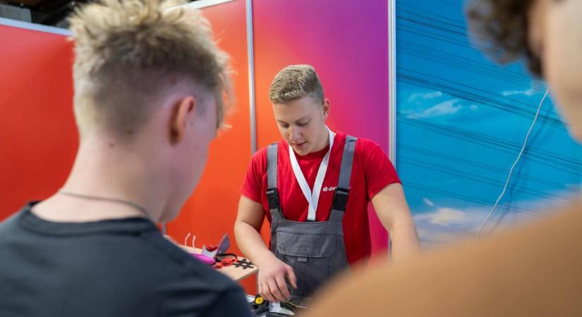 A Gandhiban keresik a jövő műszaki zsenijeit