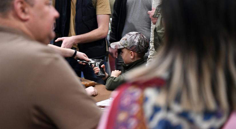 Ruszin-Szendi pisztolya kiakasztotta a Fideszt, de az nem, hogy 2010 óta alaposan felfegyverkeztek a magyarok