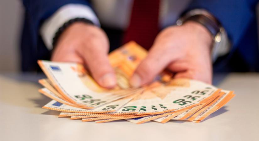 Januártól újabb fizetésemelés érkezik, de nem mindenkinek