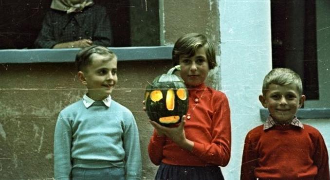 Ha Magyarországon nincs Halloween, hogy lehet, hogy már az 50-es években is készítettek "haláltököket" magyar gyerekek?