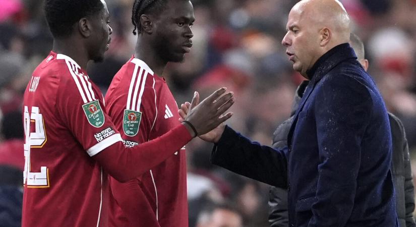 Arne Slot nemigazán akar beszélni a liverpooli szerződéséről