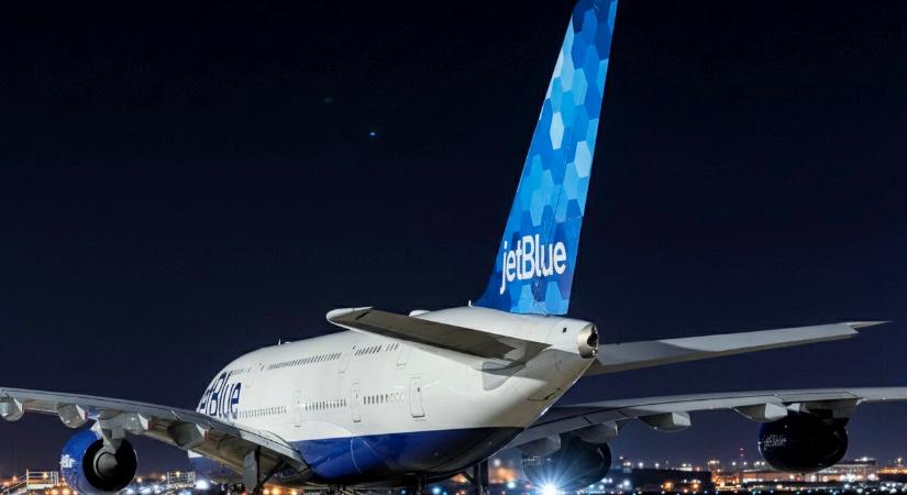 Hirtelen több ezer métert süllyedt egy JetBlue-gép, többen megsérültek