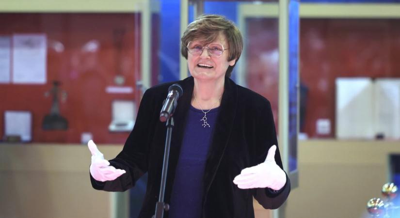 „Csodás gyógyulás 24 óra alatt” – ismét Karikó Katalin nevével hirdetnek "csodaszereket" a csalók