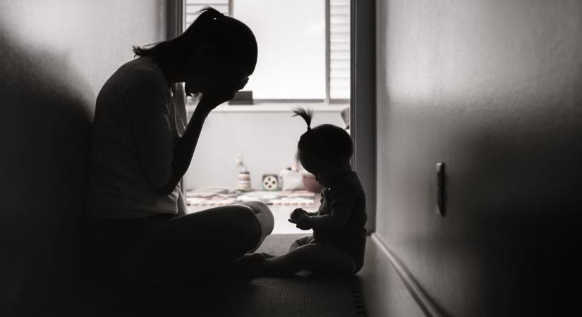 Félelmetes támadás Kunszentmiklóson: a gyermeke életét védve minden pénzét odaadta az édesanya