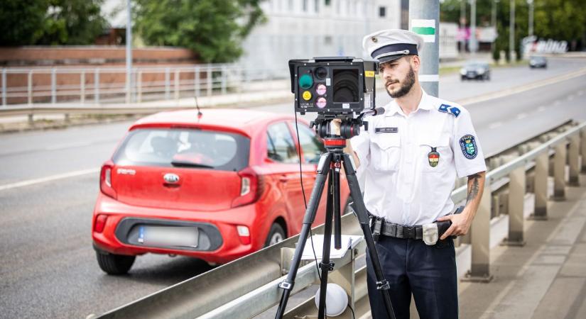 82 gyorshajtó bukott le pár óra alatt a Balatonnál