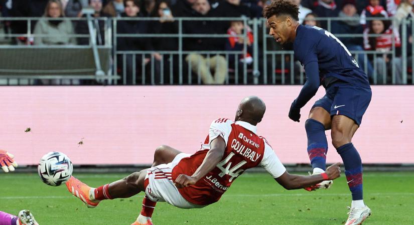 Súlyos combsérülés miatt hetekre kidőlt a PSG fiatal támadója