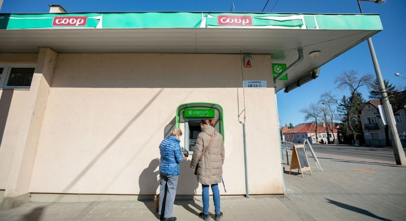 Megszavazták: így változhat a készpénzfelvétel - ez téged is érint!