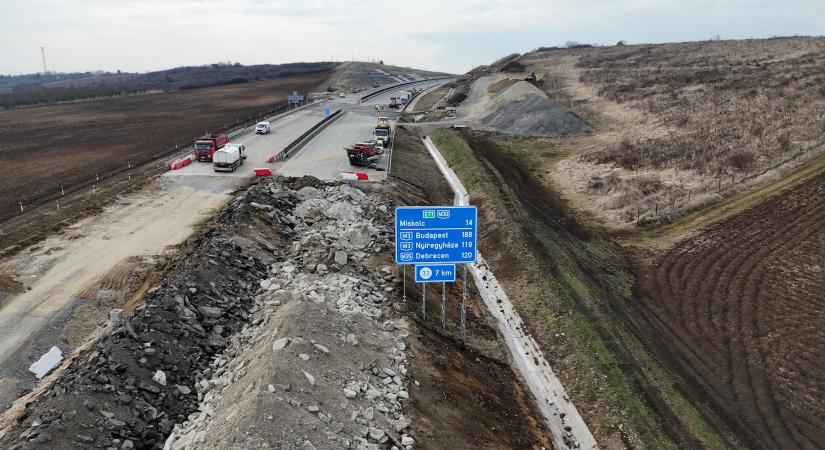 „Húzzanak el ebből az országból” – keményen üzent Lázár János