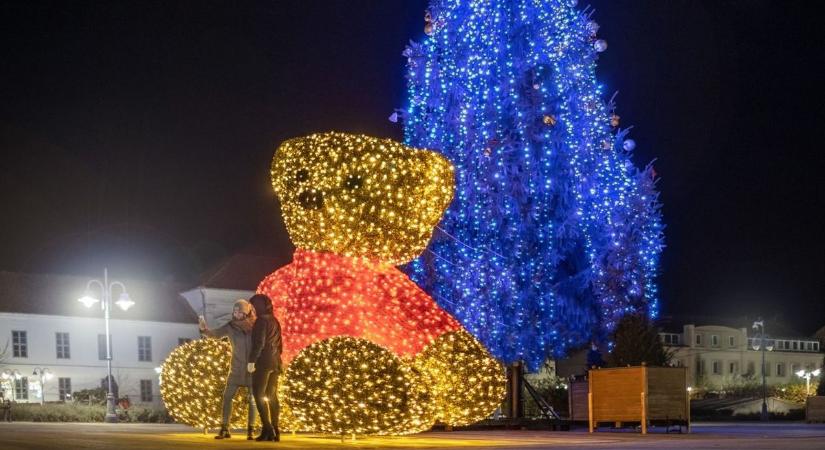 Keresik Hajdúböszörmény karácsonyfáját! Rohamosan telik az idő