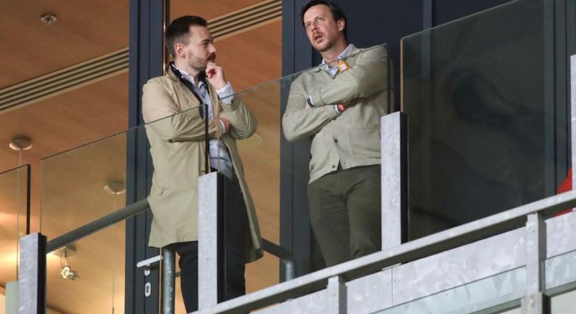 Ki az a Simon Wilson, aki megjelent Debrecenben? És mit várhatnak tőle a Manchester City után?