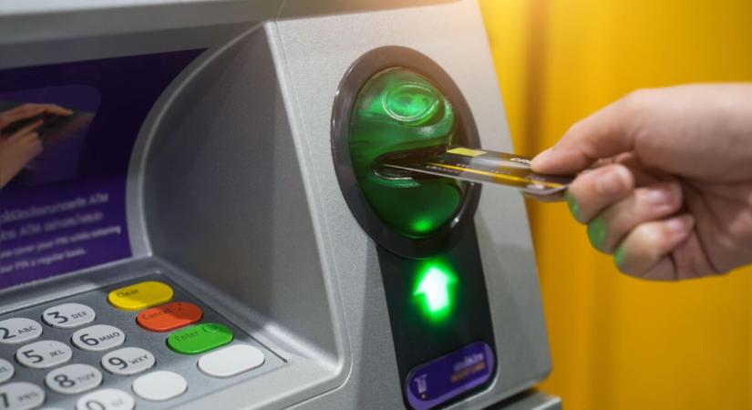 Kiakadtak a bankok a duplájára emelkedő ingyenes készpénzfelvételi limit miatt