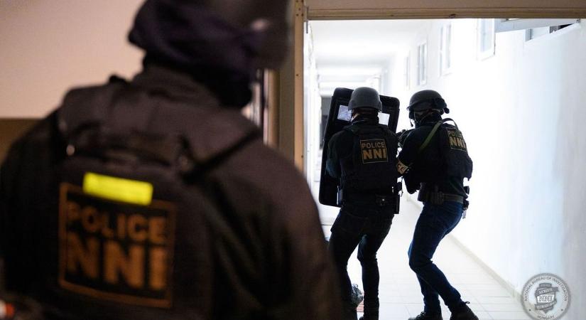 Több mint 2 tonnás drogfogásról számolt be Horváth László  fotók, videó