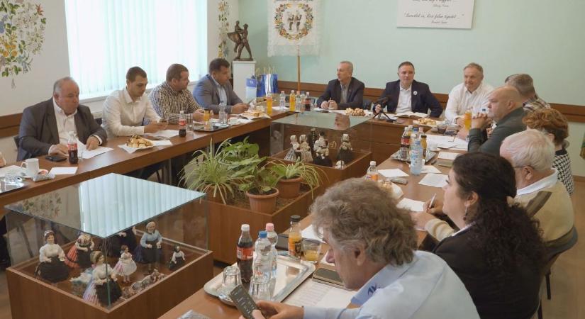 Pakson tart közmeghallgatást a TEIT