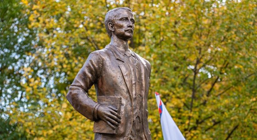 Ha nem Dézsi Csaba András rendeli meg, akkor olcsóbbak a Lebó-szobrok - mondta Pintér Bence