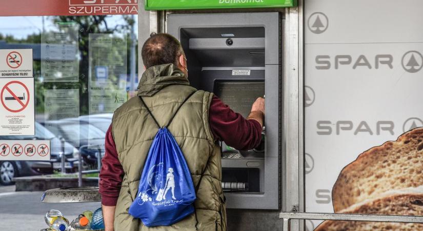 Tiltakoznak az ingyenes készpénzfelvételi limit emelése ellen a magyar bankok