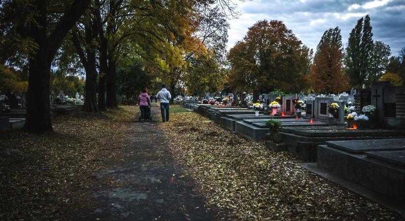 Elmossa az eső a sírokról a koszorúkat? Ilyen időjárás vár ránk Mindenszentek napján Szolnokon!