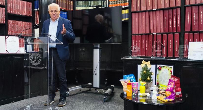 Hamarosan érkeznek a karácsonyi csomagok, ezt kapják a nyíregyházi nyugdíjasok az idén