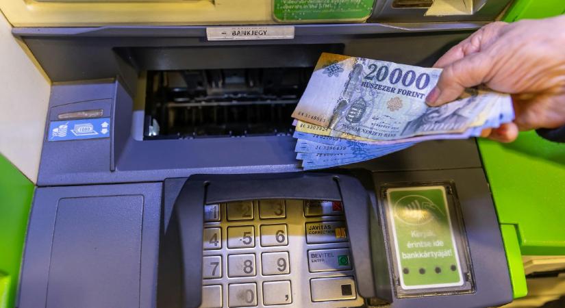 Duplájára nőhet az ingyenes készpénzfelvételi határ: a bankszövetség ellenzi a limit emelését