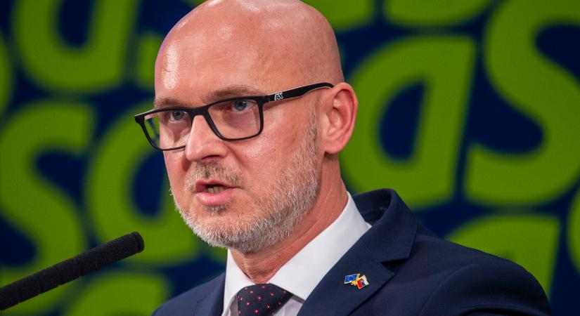 Az államtitkárok számának csökkentését javasolja az SaS