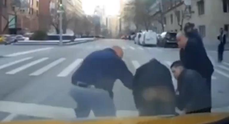 Mindössze két évet kapott a rendőrt szándékosan elgázoló nő