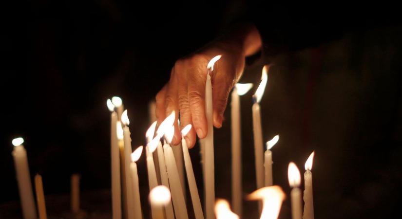 Gyújtsunk egy szál gyertyát szeretteink emlékére!