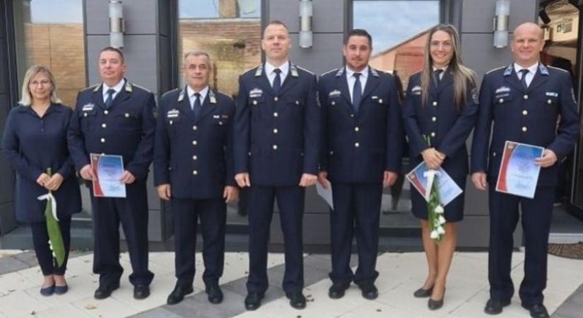 Tatai rendőrök példamutató szolgálatát ismerték el: itt a díjazottak teljes névsora