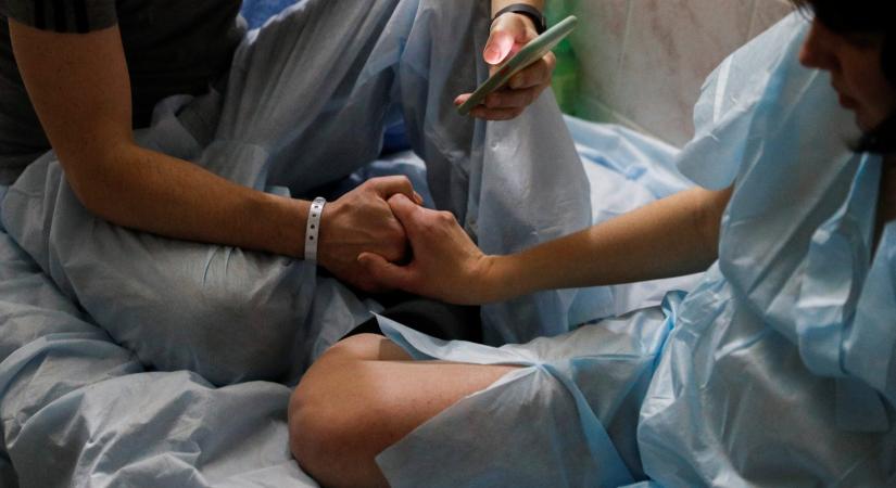 Kijöttek a számok: egyre kevesebb gyerek születik, de nő a házasságkötések száma