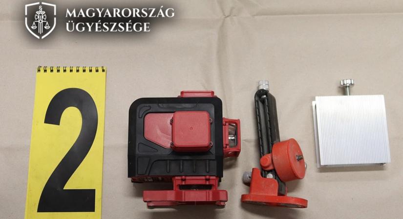 Munkáltatóját lopta meg