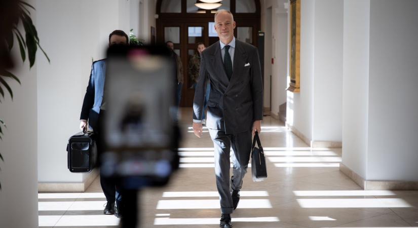 A Honvédelmi Minisztériumnak ki kell adnia, hány harcjárművet adott át Szerbiának, és mennyiért