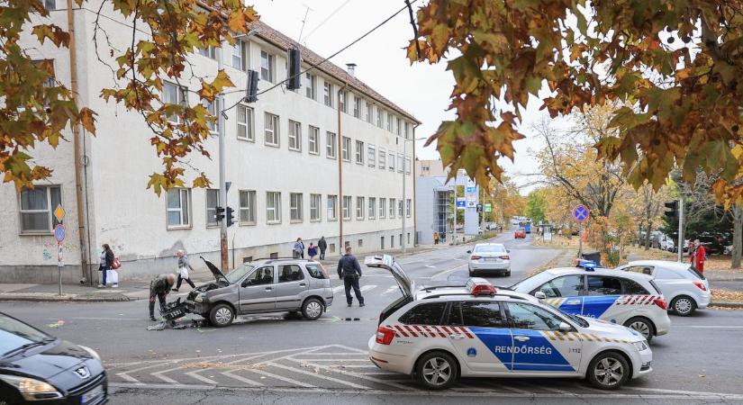 Nem állt meg a pirosnál – csúnyán végződött a szekszárdi baleset