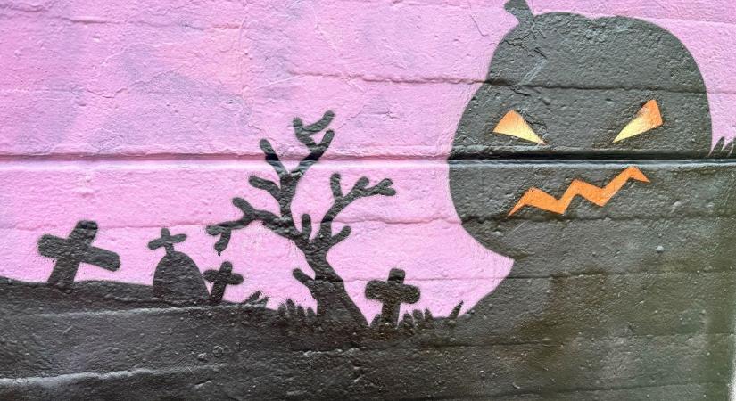 Várkonyi téri újdonság: halloween a szolnoki legálfalon – fotókkal