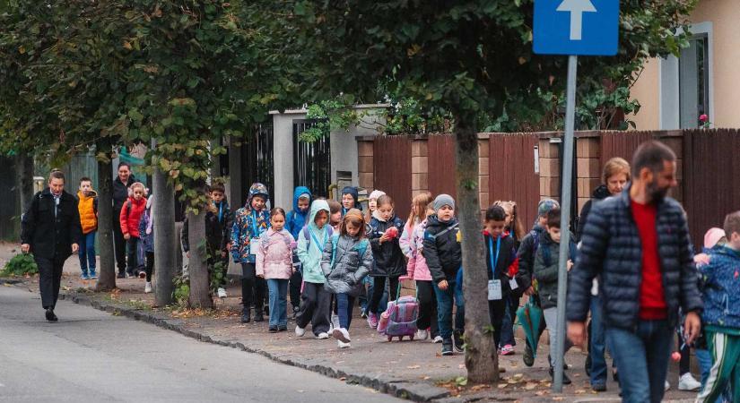 Újraindul a Lábbusz Marosvásárhelyen – Gyalog mennek a gyerekek iskolába