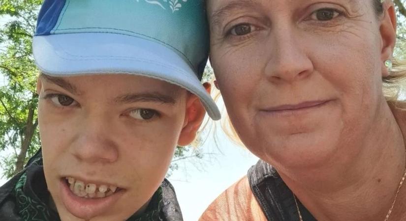 A lebénult Ricsi autóra gyűjt, különleges karácsonyi díszeket készít