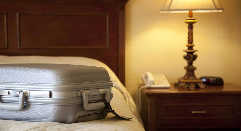 Egy szállodai dolgozó tanácsa: ezért érdemes lekapcsolni a villanyt, amikor belépünk a szobába