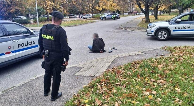 Fegyverrel sétált egy férfi a lakótelepen, videót készített magáról