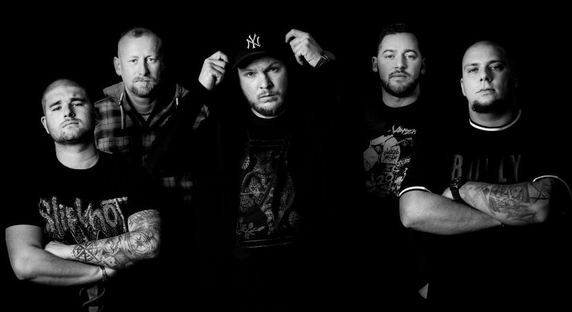 MOST ÉRKEZETT: Új zenészek, merész álmok – színre lép az átváltozott Afium (INTERJÚFOTÓK)