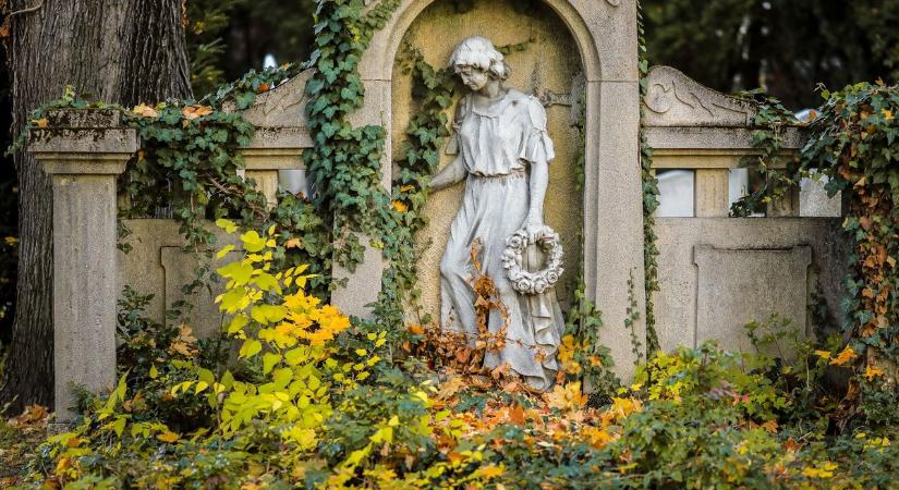 Egyre többen látogatnak elhunyt szeretteikhez a győri temetőkbe - fotók